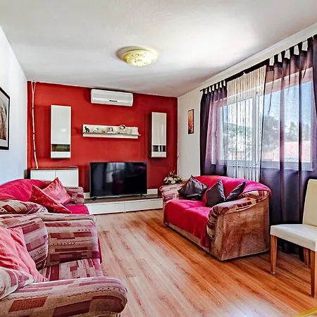 Kiara كورتْشولا